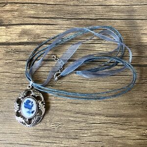 Vintage oval floral blue and white painted pendant necklace rose silver tone